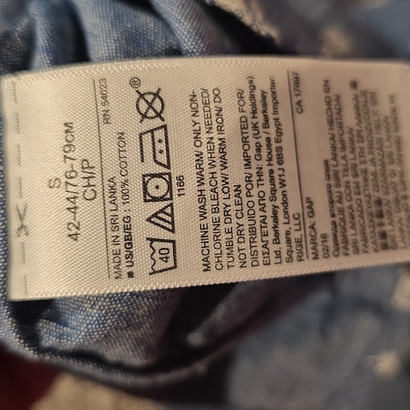 GAP Buttom Down Tripical Short Sleeve Size Small - Picture 4 of 5